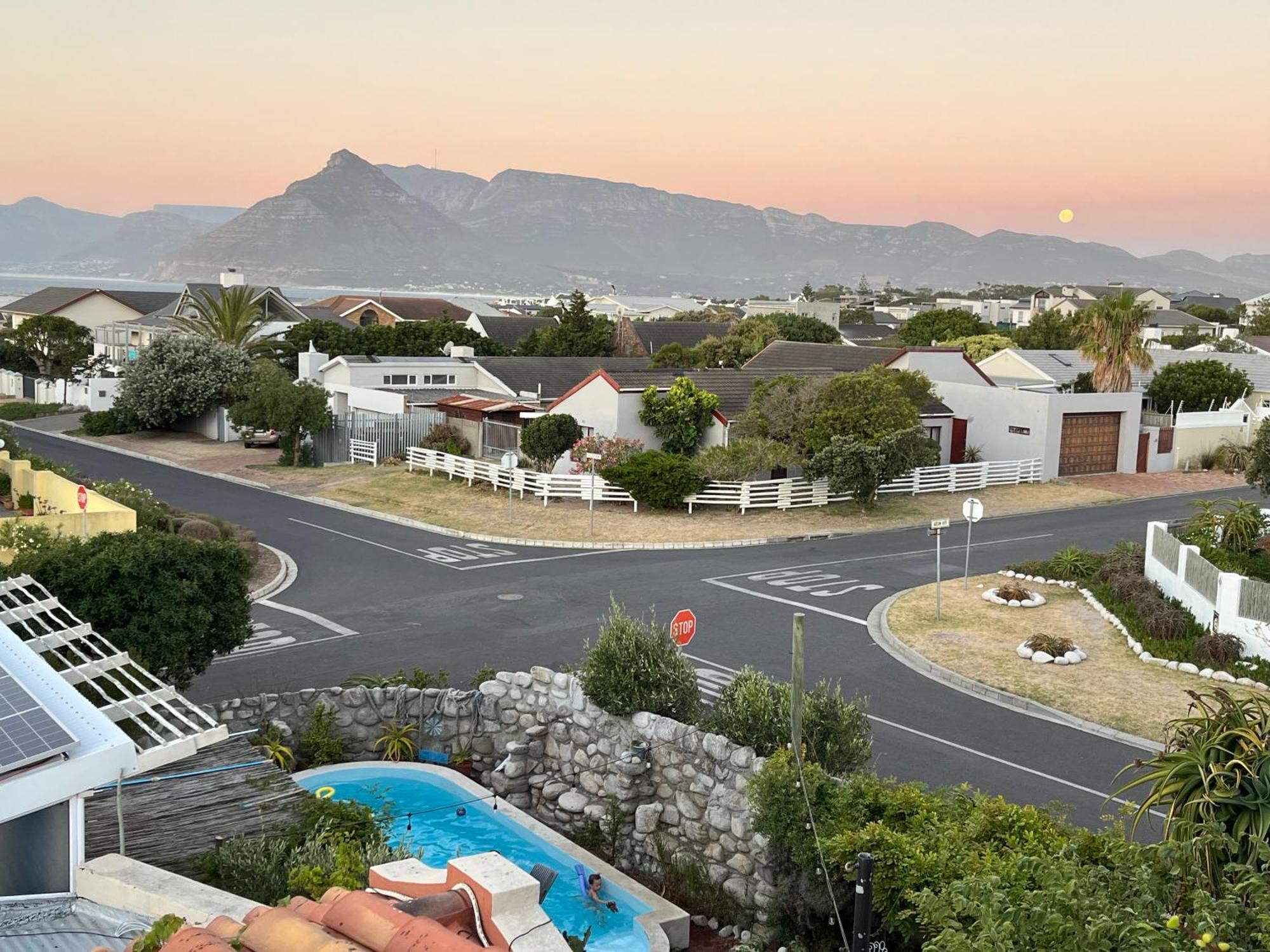 Storyhouse In Kommetjie Exterior photo